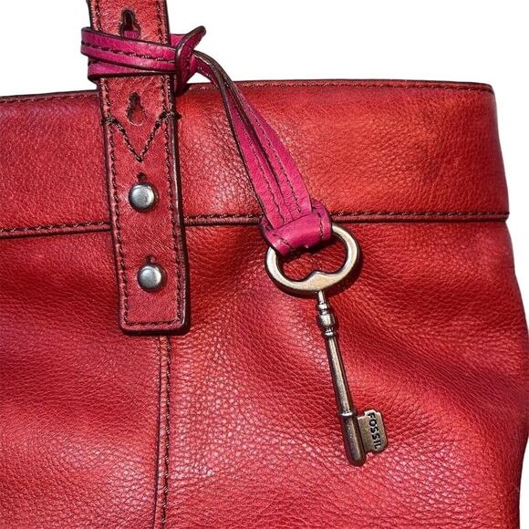 Fossil Hunter Leather Tote Bag Pink Red Zip Closure Key Charm Silver Hardware - Picture 4 of 16